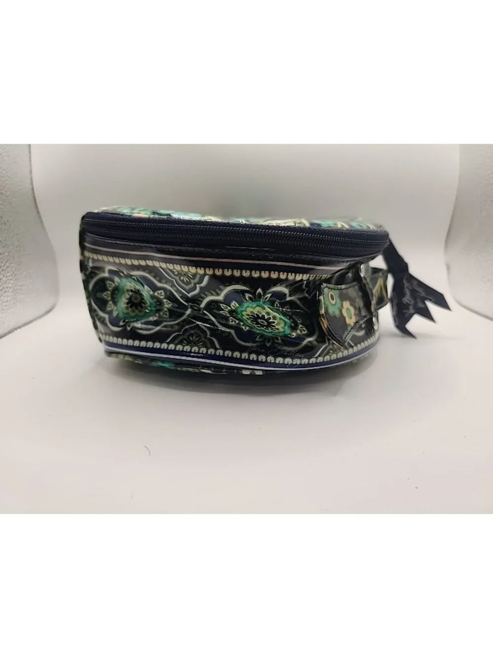VERA BRADLEY Round Vinyl Makeup Bag Blue, Aqua & Green.